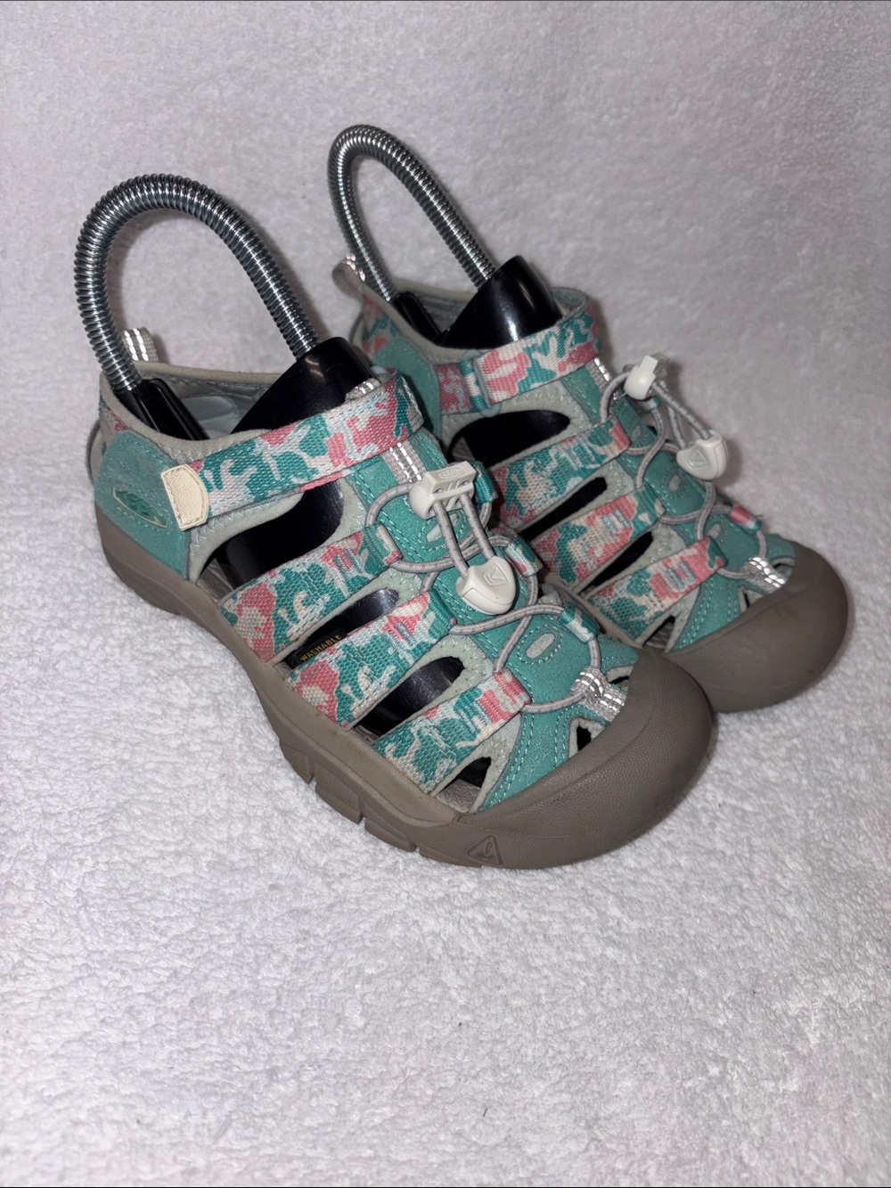 KEEN Newport H2 1026276 Camo/Pink Icing Sandal Shoes Girls Kid's Size 2